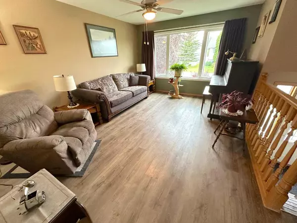 Red Deer, AB T4R 2H9,86 Eversole CRES