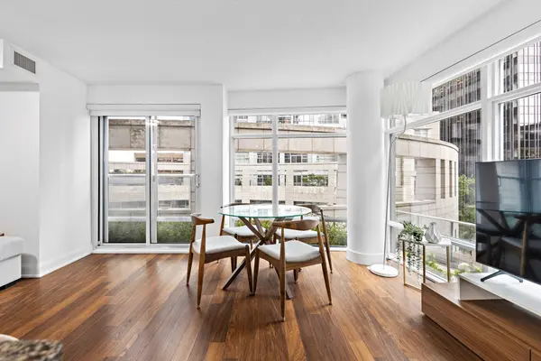 Toronto C10, ON M4S 3H8,2191 Yonge ST #405