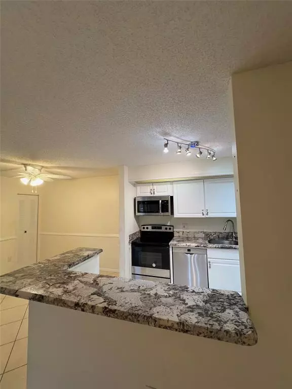 Tamarac, FL 33321,10561 E Clairmont Cir #105
