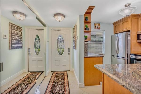 7680 NW 1st St #108, Margate, FL 33063