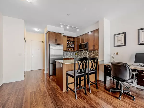 Richmond Hill, ON L4B 0G9,65 Oneida CRES #1010