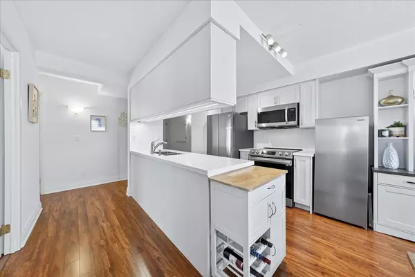 35 Hunt AVE #502, Richmond Hill, ON L4C 4H1