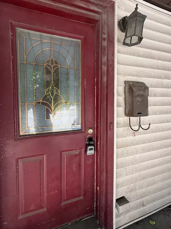 Hamilton, ON L8L 4H1,214 Burlington ST E