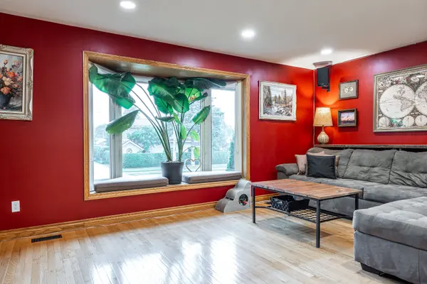 Stratford, ON N5A 2Z1,146 John ST S