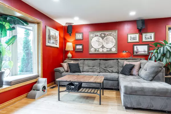 Stratford, ON N5A 2Z1,146 John ST S