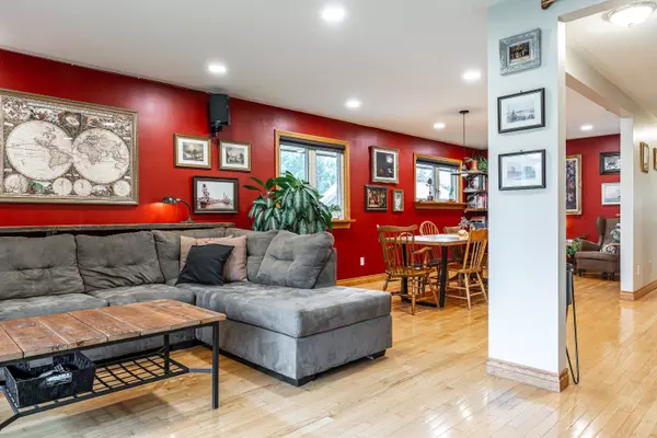 Stratford, ON N5A 2Z1,146 John ST S