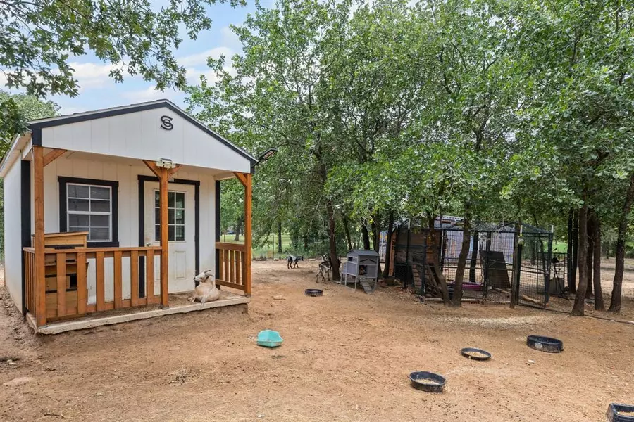 396 Wild Hill Oak Drive, Springtown, TX 76082
