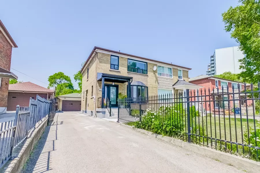 1478 Lawrence AVE W, Toronto W04, ON M6L 1B3