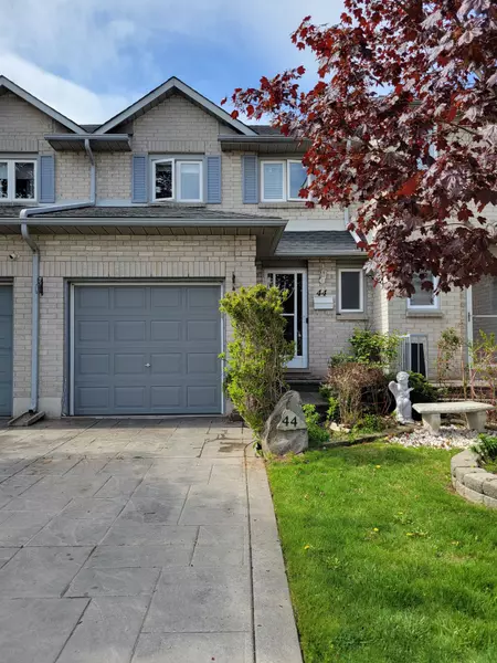 1 Royalwood CT #44, Hamilton, ON L8E 4Y3