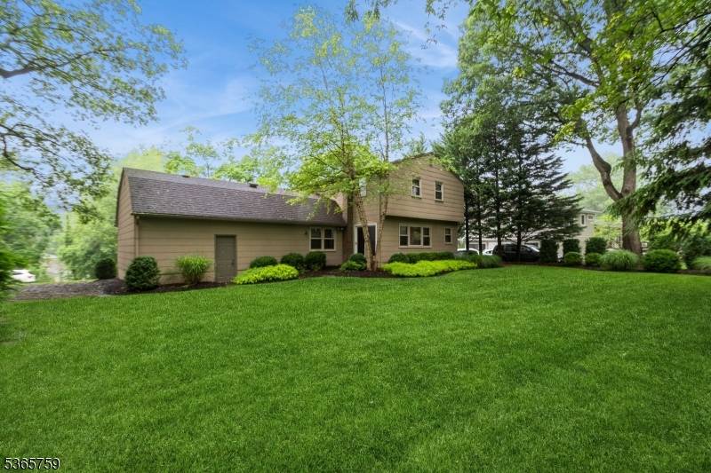 Livingston Twp., NJ 07039,19 Trombley Dr