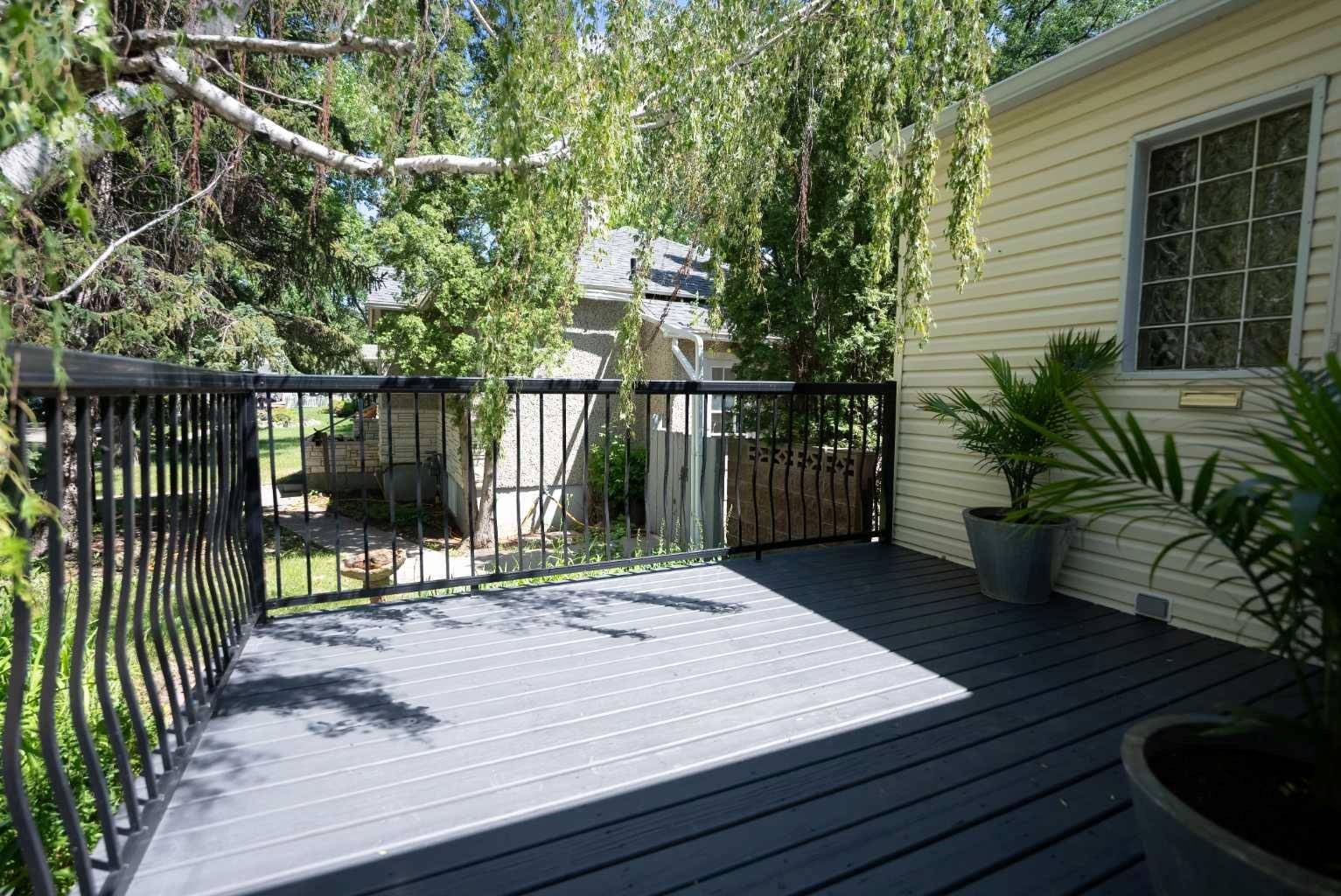 Lethbridge, AB T1J 8A8,1240 8A AVE S