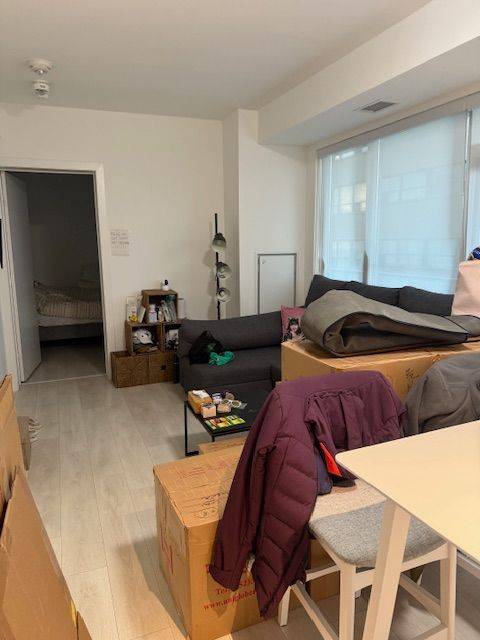 223 St Clair AVE W #516, Toronto C02, ON M4V 0A5