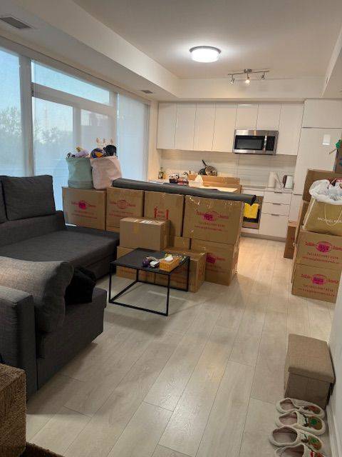 Toronto C02, ON M4V 0A5,223 St Clair AVE W #516