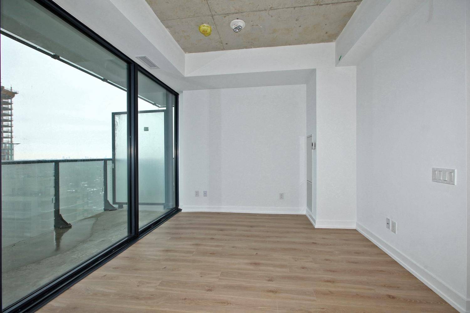 Toronto C10, ON M4P 1P9,161 Roehampton AVE #2004