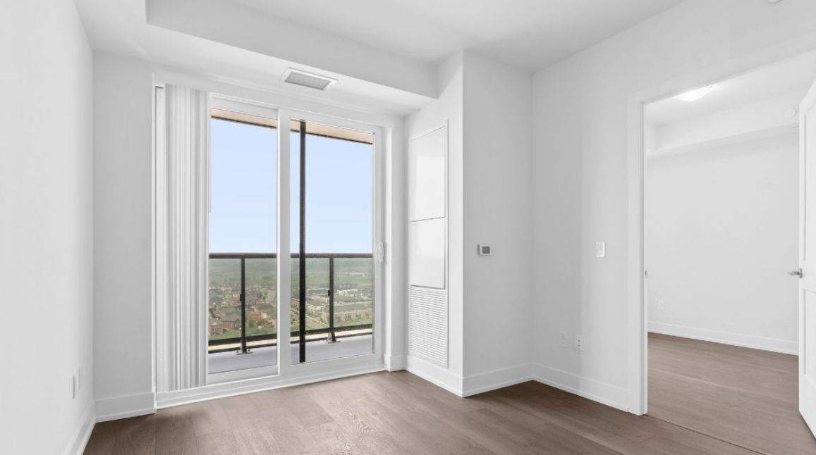 Oshawa, ON L1N 0R5,2550 Simcoe ST N #2304