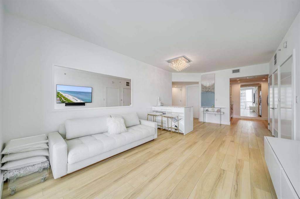 Miami Beach, FL 33141,6365 Collins Avenue #2406