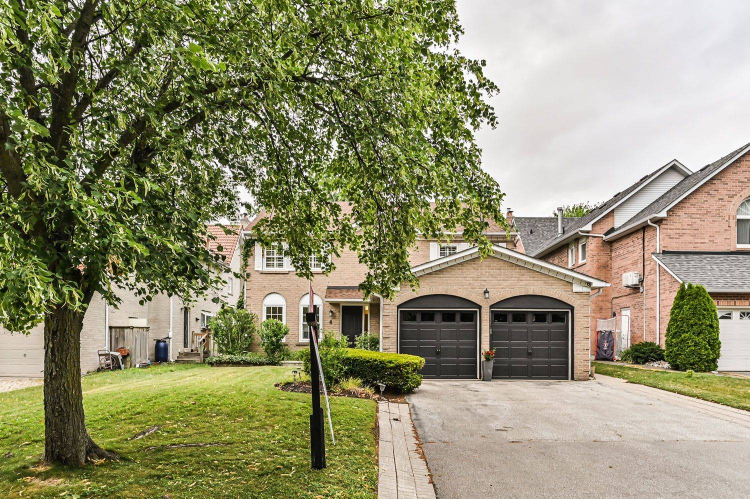 4 Marshfield HOLW, Markham, ON L3R 6J3