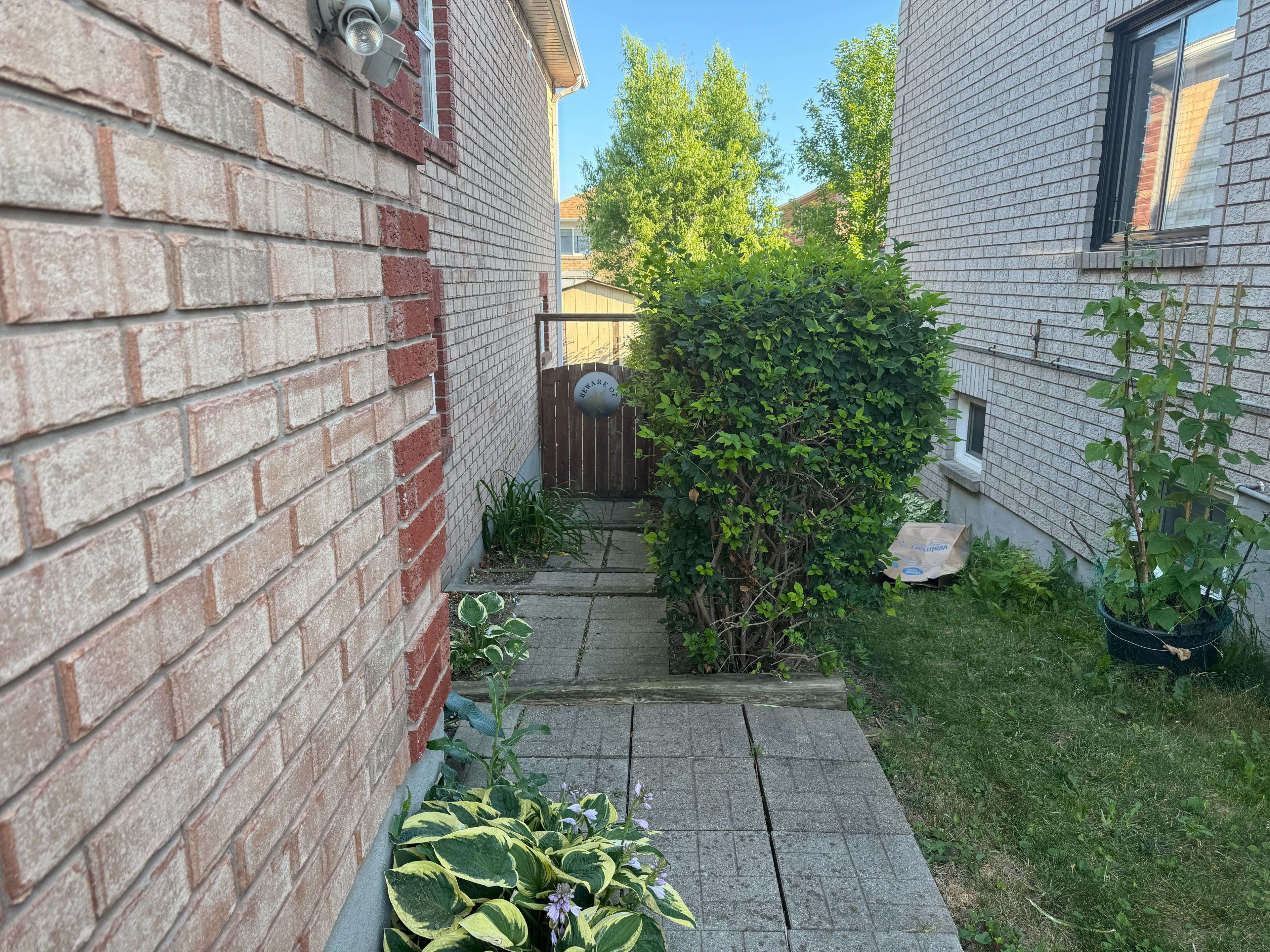 Barrie, ON L4N 0S6,136 Nathan CRES