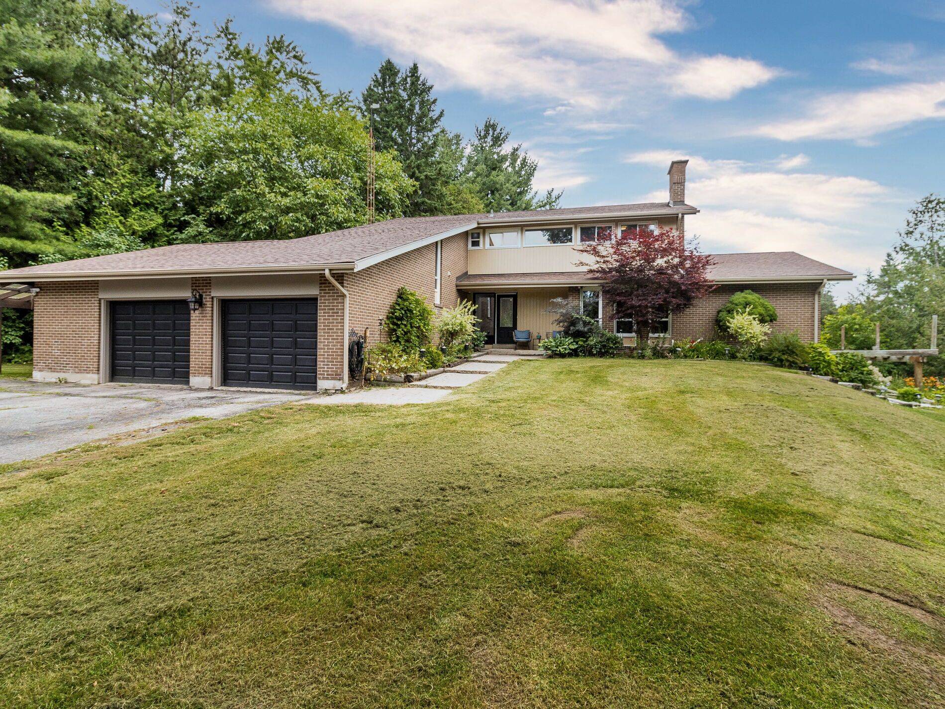 Caledon, ON L7K 1H4,1 Cedar DR