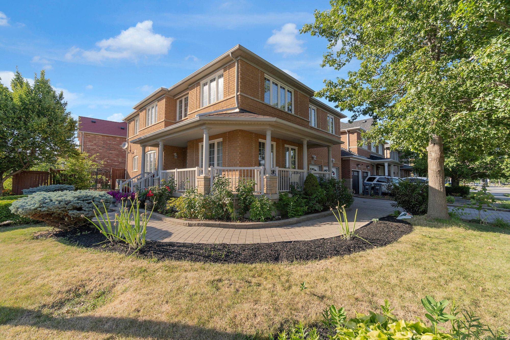 Brampton, ON L7A 2Z6,98 Mccrimmon DR