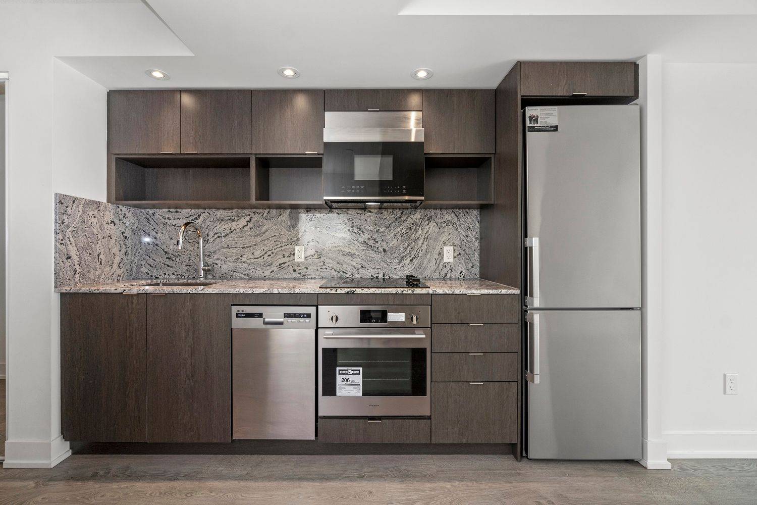 Toronto W08, ON M9A 0E1,9 Mabelle AVE #2215