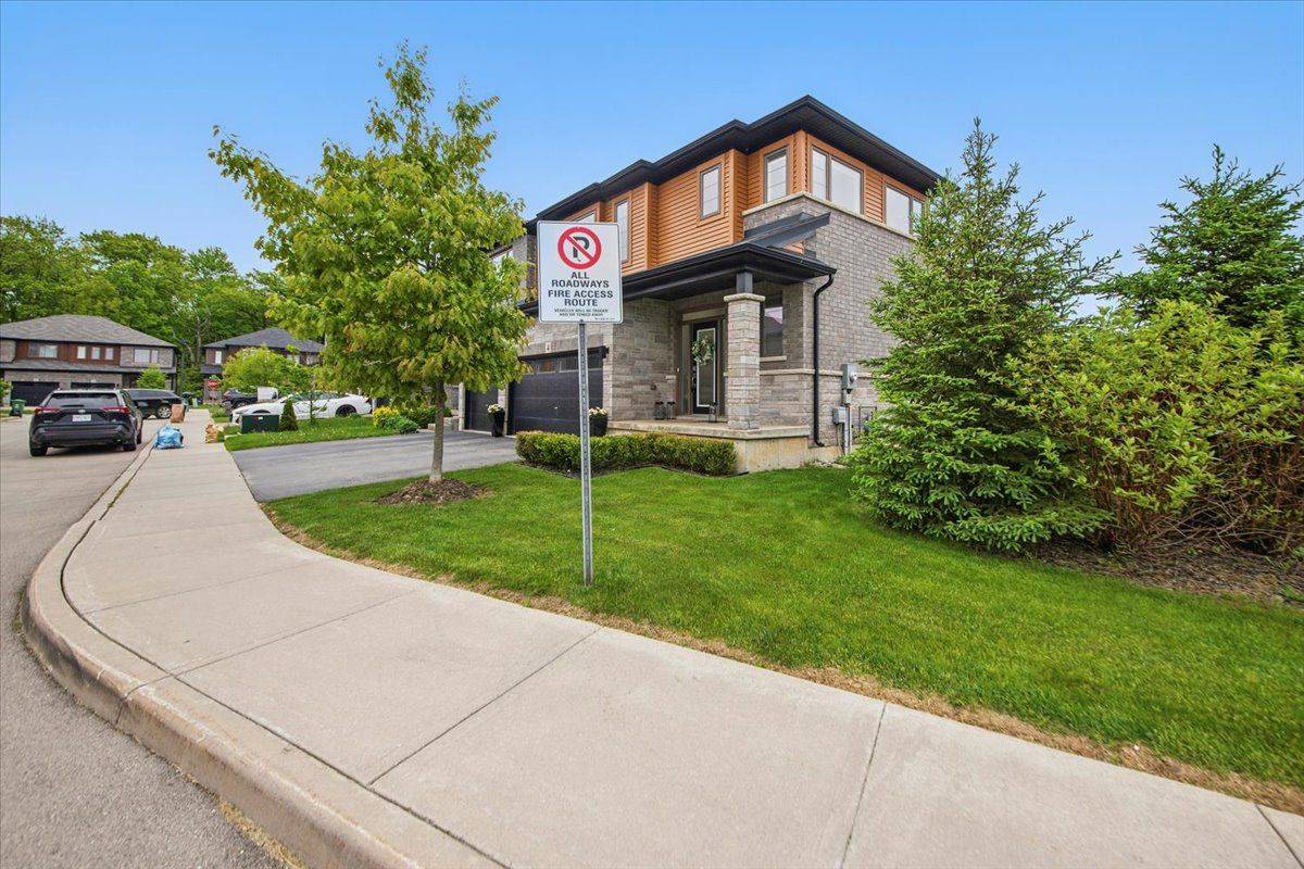 Hamilton, ON L9G 0G5,4 Rouley LN