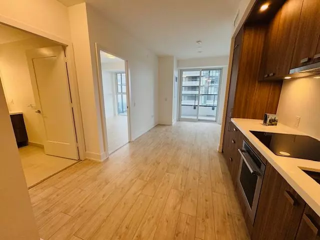 Toronto C13, ON M3C 0P9,10 Inn on the park DR #1605