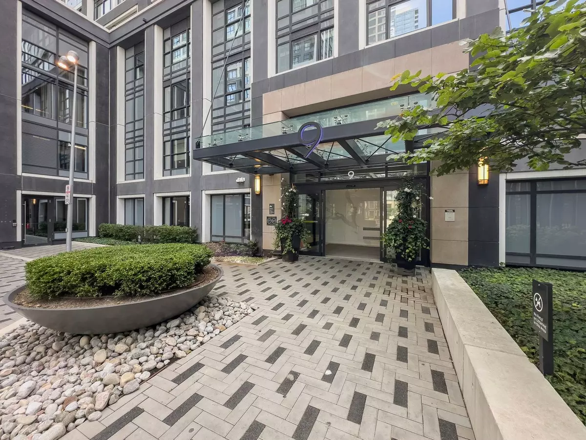 Toronto W08, ON M9A 0E1,9 Mabelle AVE #2215