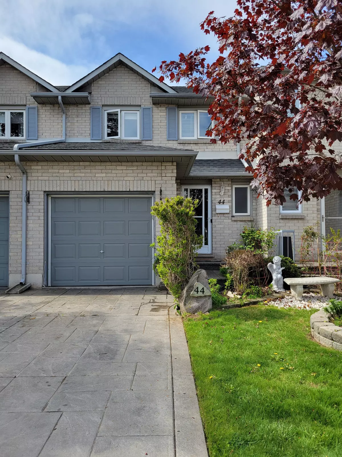 Hamilton, ON L8E 4Y3,1 Royalwood CT #44