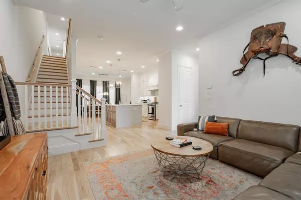 Dallas, TX 75208,734 W 7th Street