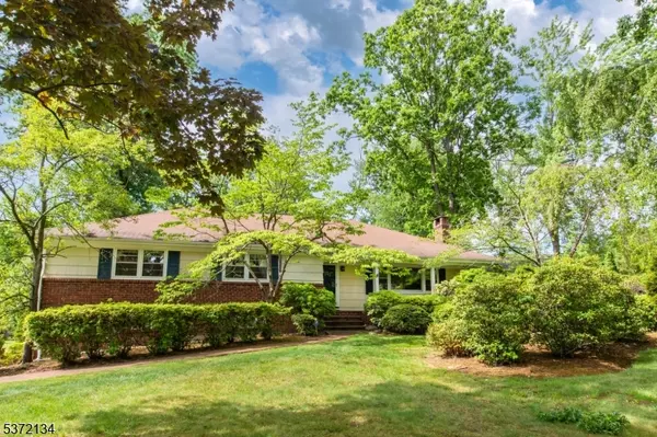 4 Stonewall Dr, Livingston Twp., NJ 07039