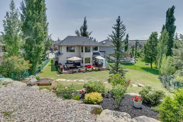 Calgary, AB T3H 3L6,210 Sienna Park CT Southwest