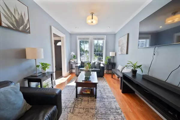 Toronto C03, ON M6C 3V6,638 Winona DR