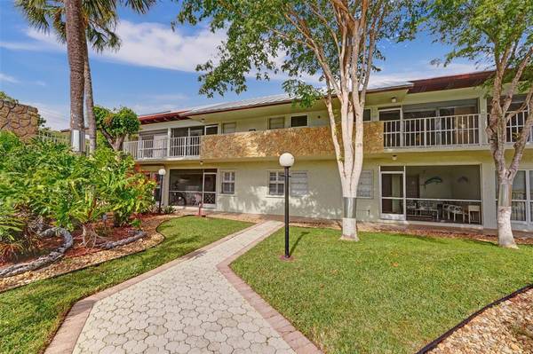 860 SE 6th Ave #402, Deerfield Beach, FL 33441