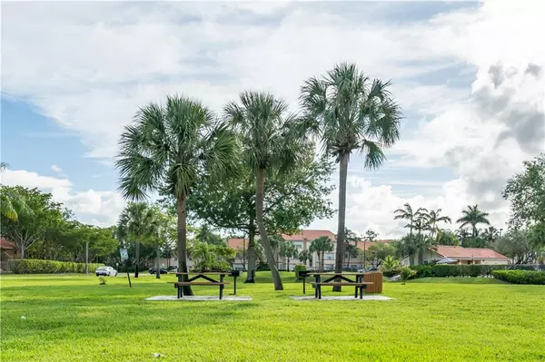 Pompano Beach, FL 33063,3350 Pinewalk Dr #1424