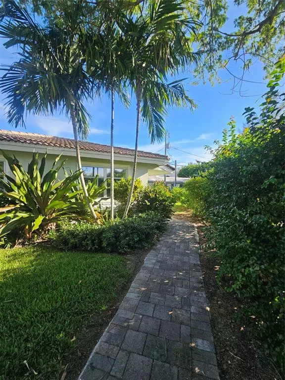 Lighthouse Point, FL 33064,2110 NE 41ST ST #D