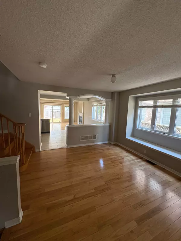 Mississauga, ON L5W 1X5,7064 Village Walk DR