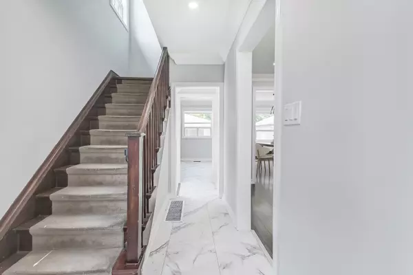 Toronto W04, ON M6L 1B3,1478 Lawrence AVE W
