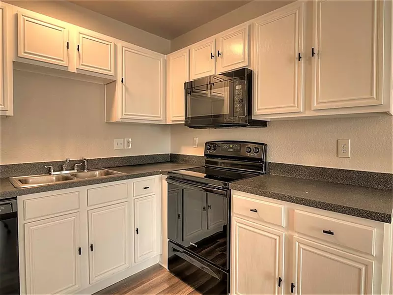 312 Queens Court N #B, Mansfield, TX 76063