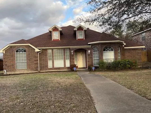704 Kelsie Lane, Desoto, TX 75115