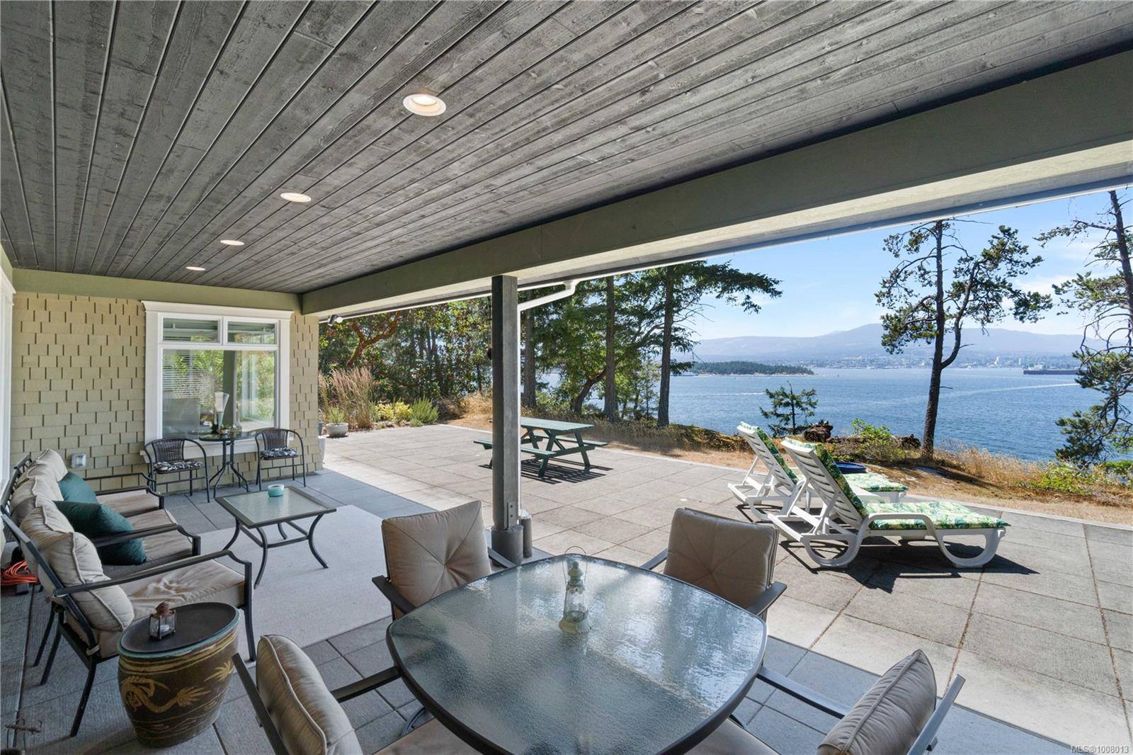 879 Canso Rd, Gabriola Island, BC V0R 1X2