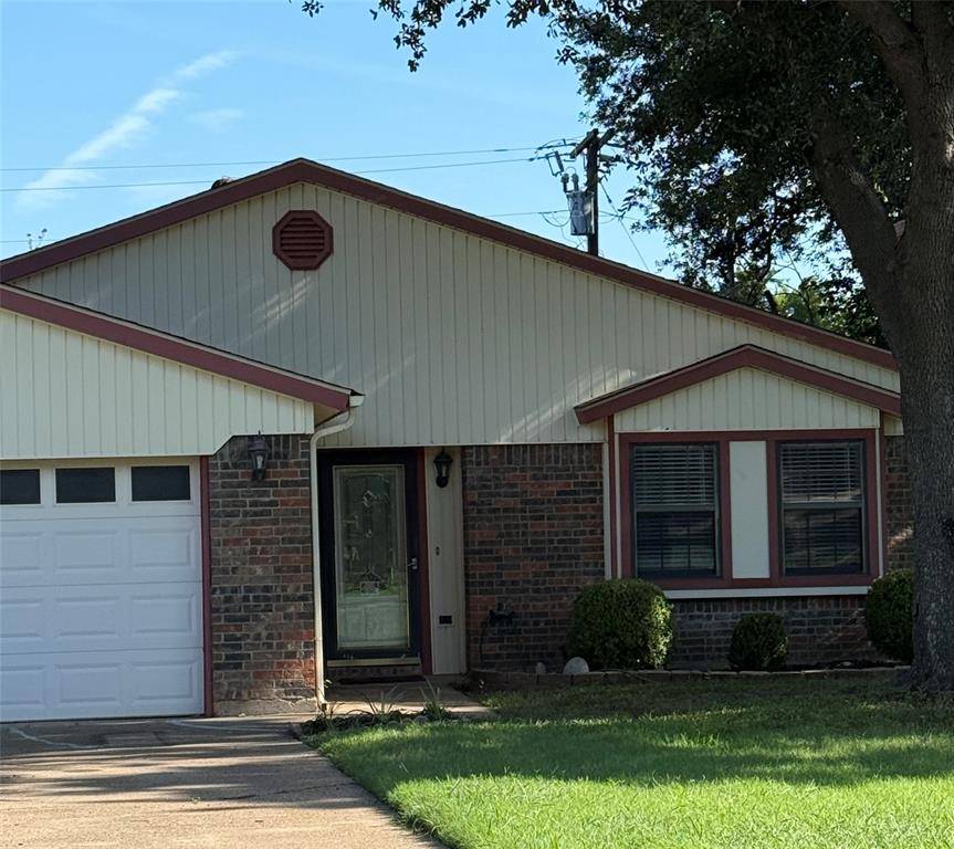 1022 Hummingbird Trail, Grapevine, TX 76051