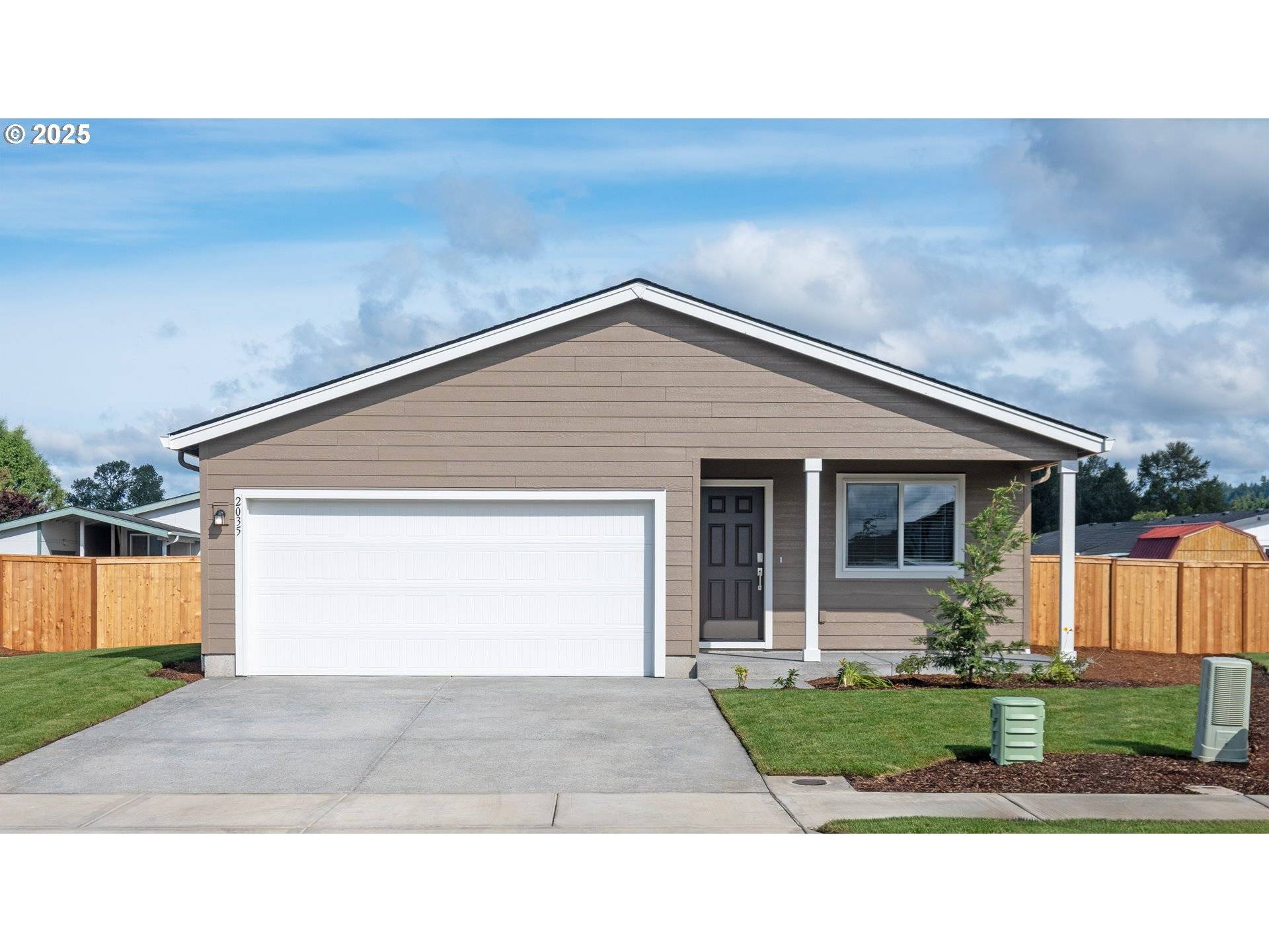 2035 Henderson WAY, Longview, WA 98632