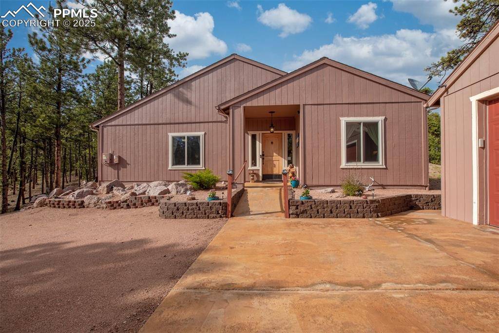 16 Rainier CIR, Florissant, CO 80816