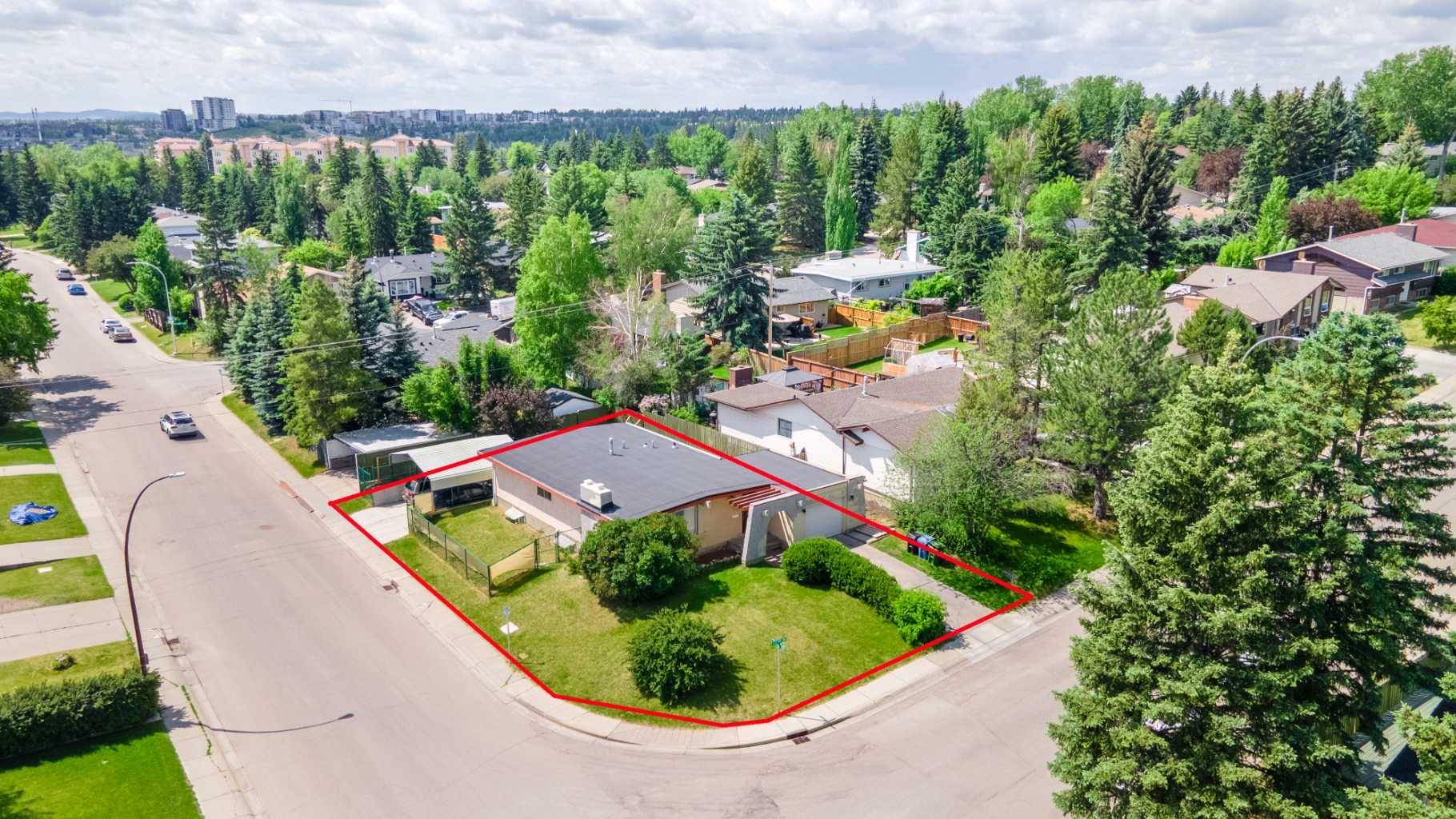 703 130 AVE SW, Calgary, AB T2W 2M9