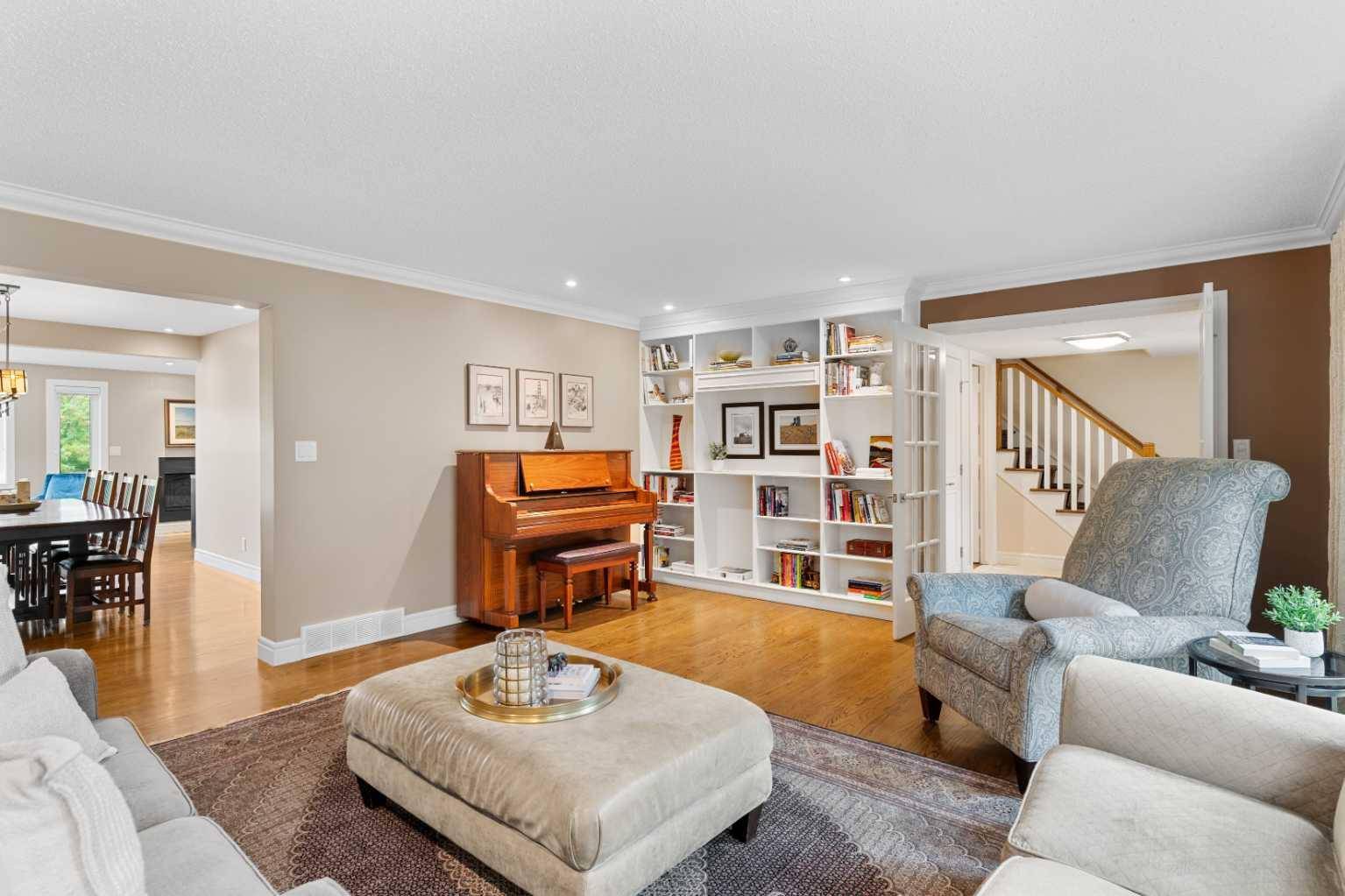 Calgary, AB T2J 3K7,435 Lake Simcoe CRES Southeast