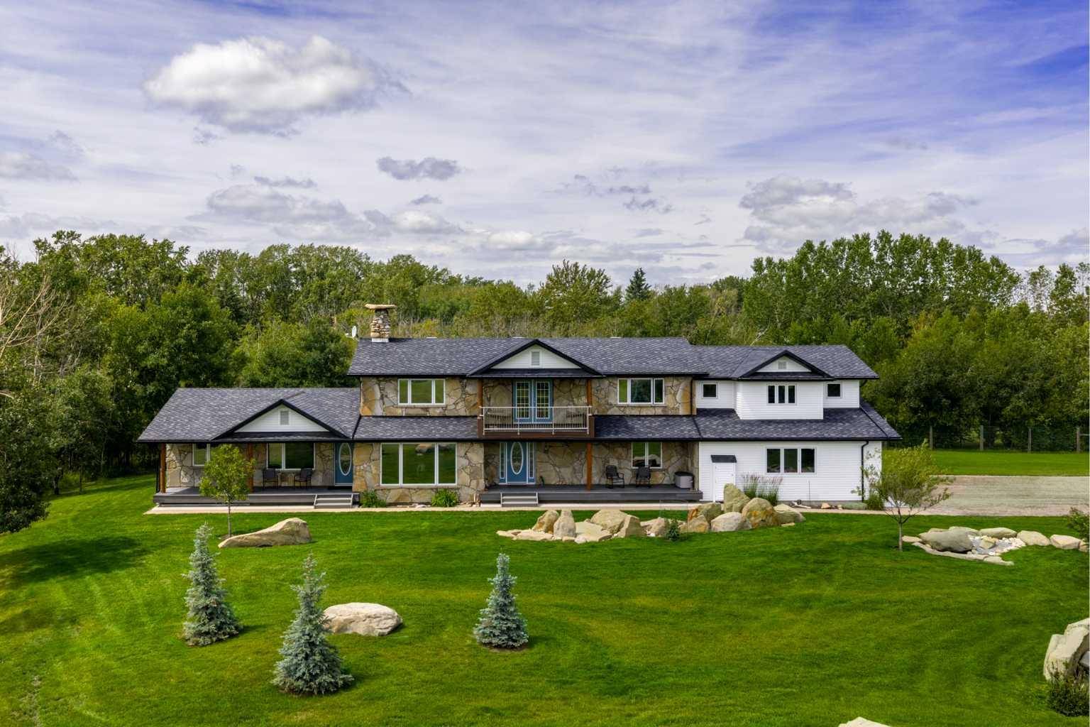17 Oak AVE, Okotoks, AB T1S 1K6