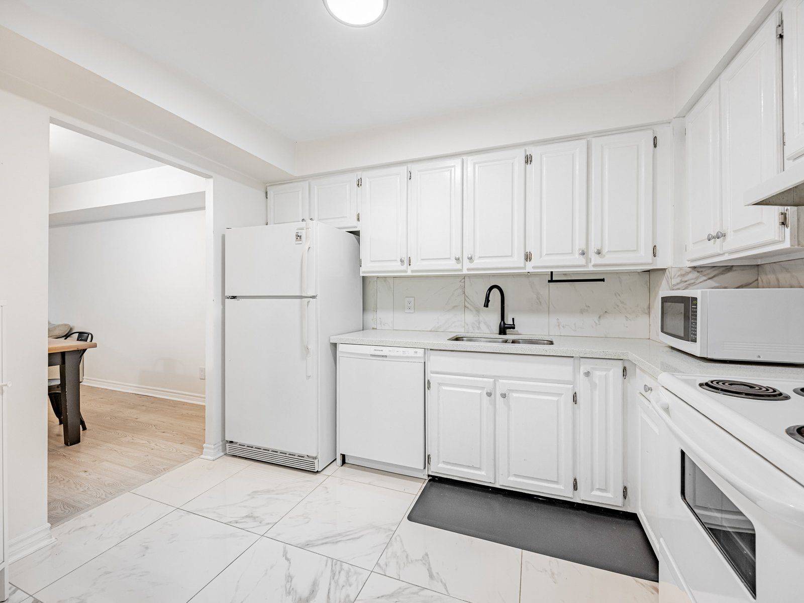 Toronto C07, ON M2R 2A6,55 Carscadden DR ##102