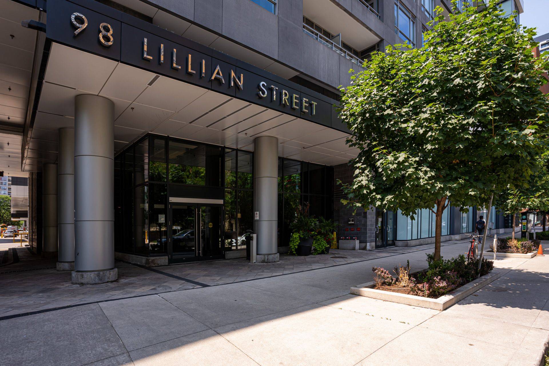 Toronto C10, ON M4S 0A5,98 Lillian ST #3014