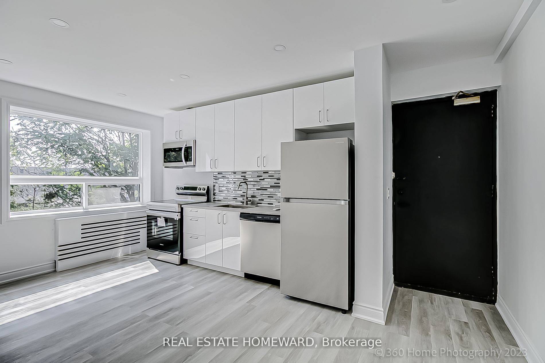 Toronto E02, ON M4L 3P7,419 Woodbine AVE #8